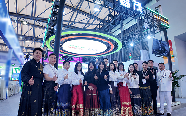 1774865330295257.png 智茂合影1.png